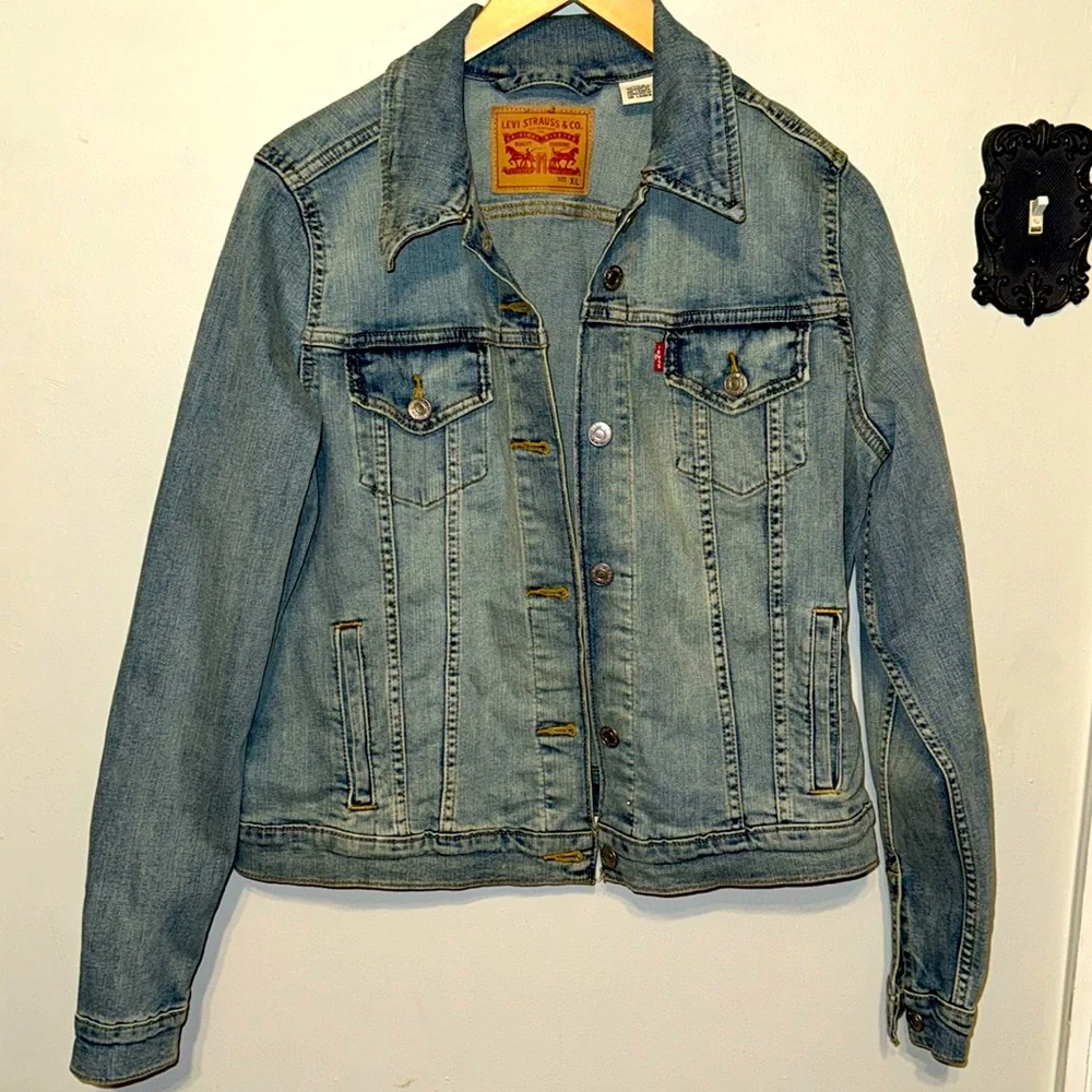 Levis classic denim jacket - Picture 1 of 4